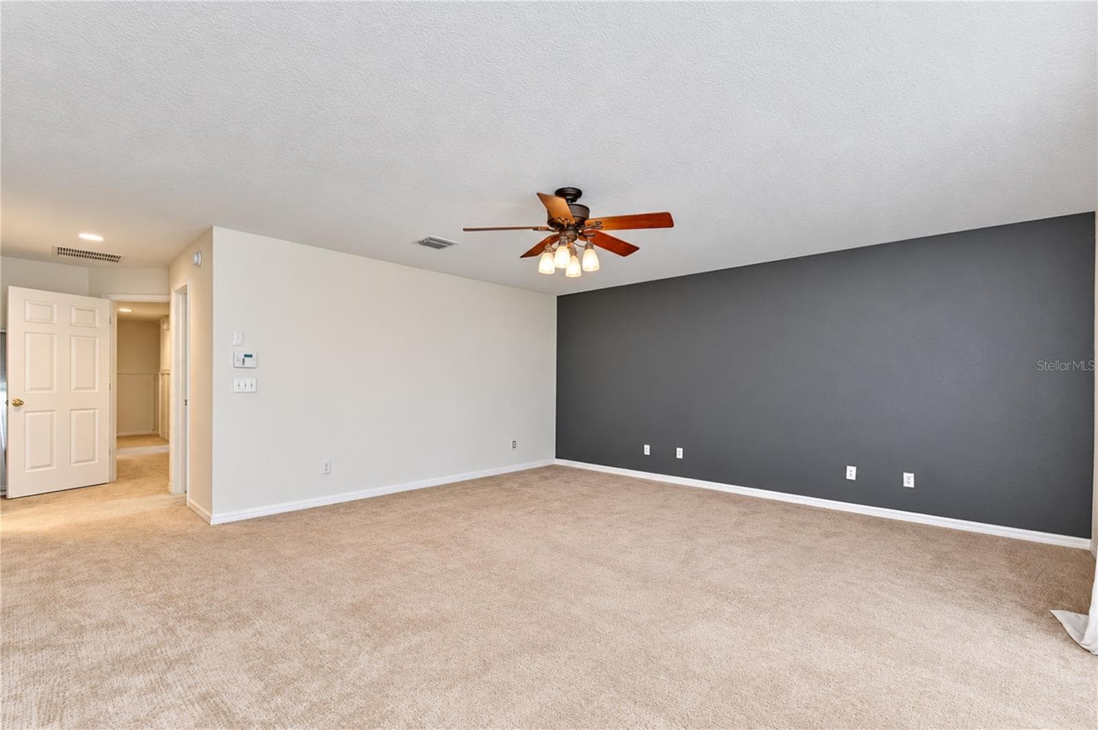 Generously sized upstairs retreat designed for comfort and relaxation. - 828 LUMSDEN RESERVE DR, BRANDON