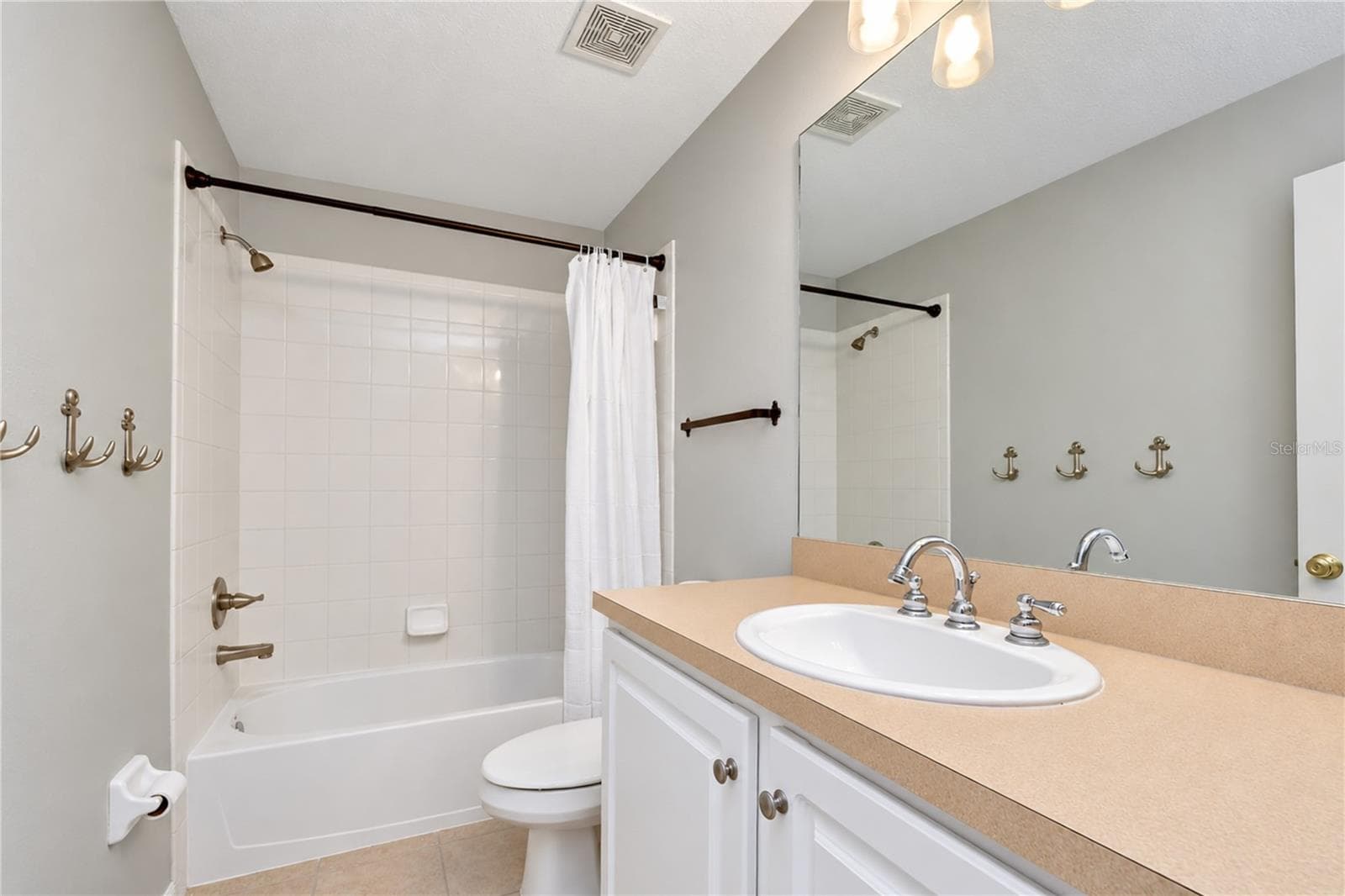Convenient upstairs bathroom serves the secondary bedrooms. - 828 LUMSDEN RESERVE DR, BRANDON
