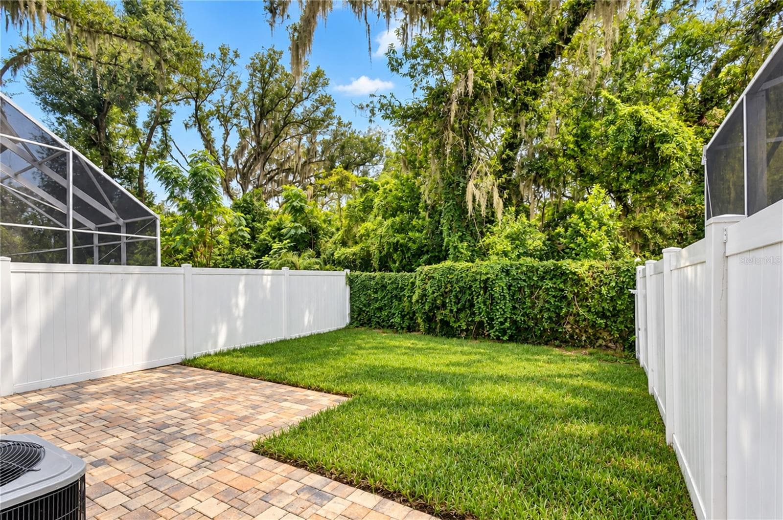 Fenced outdoor space offers added privacy and room to enjoy the outdoors. - 828 LUMSDEN RESERVE DR, BRANDON