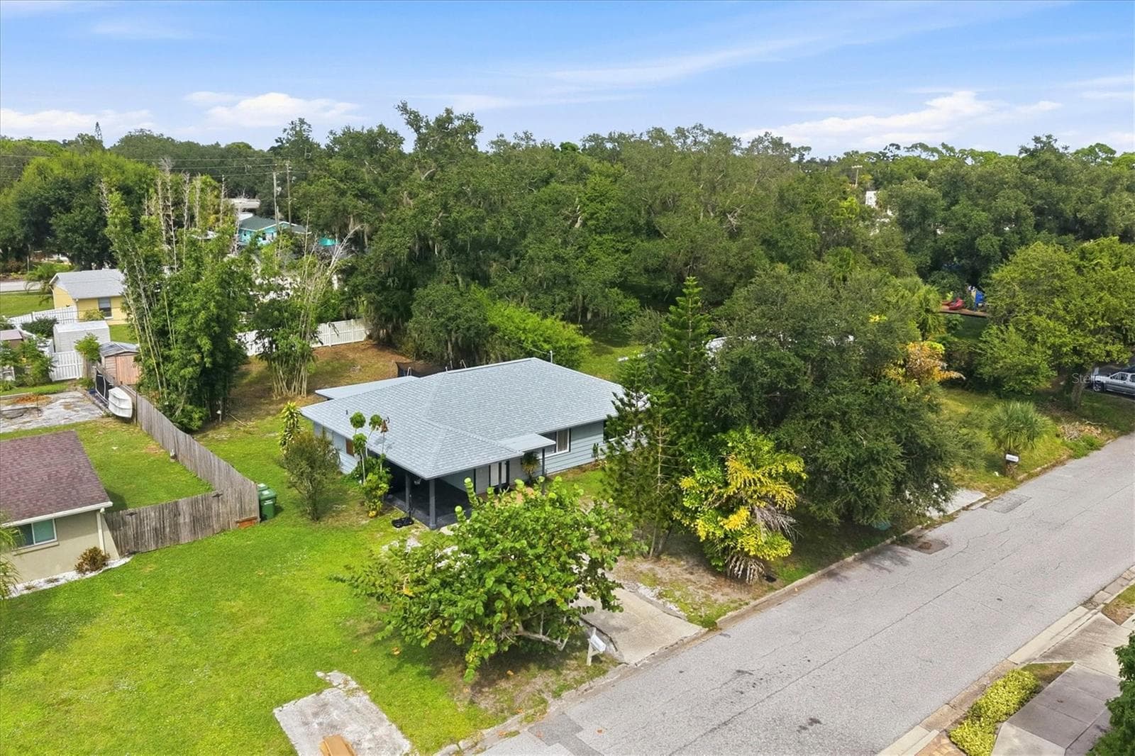 Single Family Residence at 2533 HAWTHORNE ST, SARASOTA, photo 2 of 42