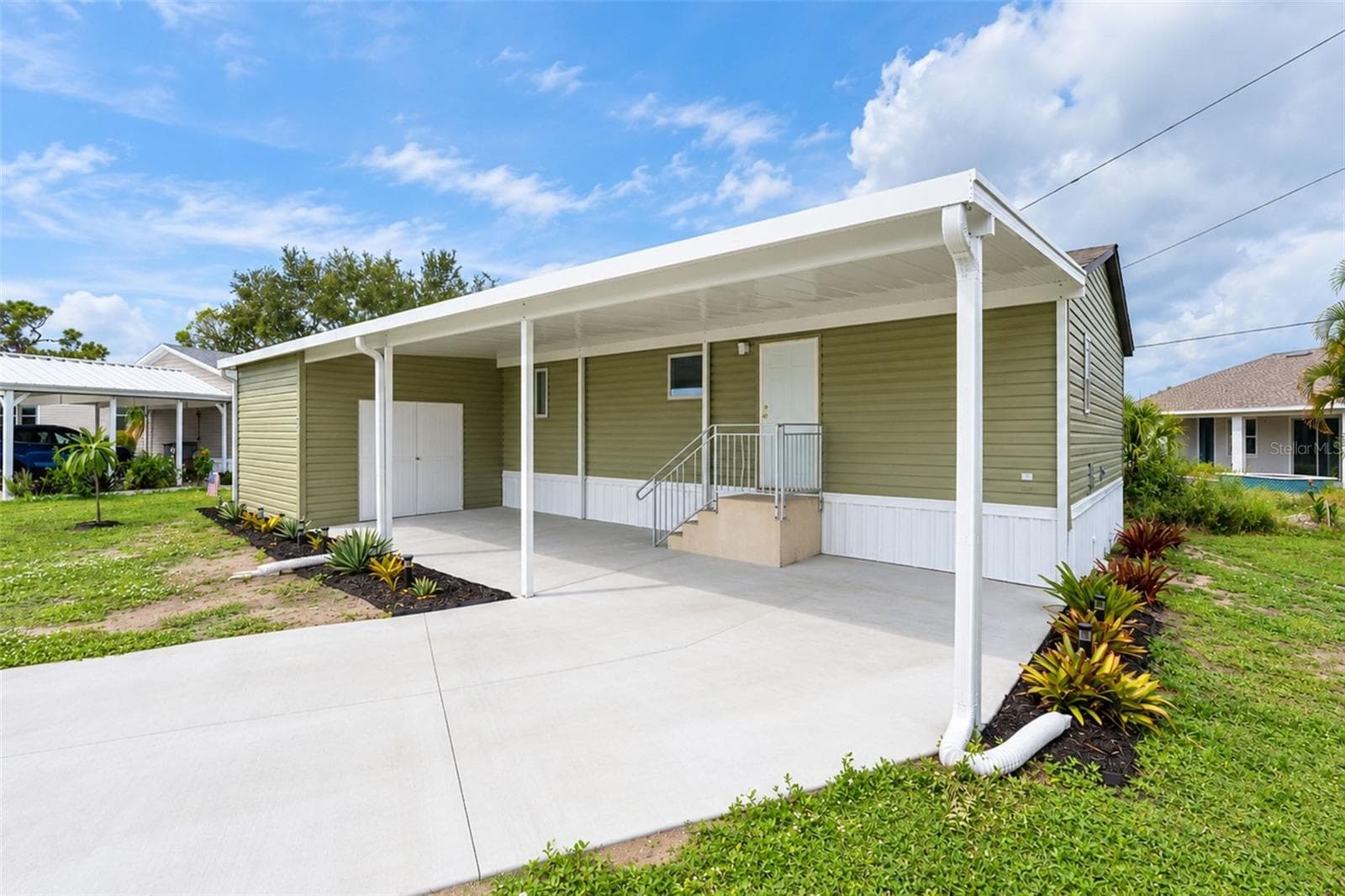 There's almost enough room to get your car in under cover! - 9066 PINEHAVEN WAY, ENGLEWOOD