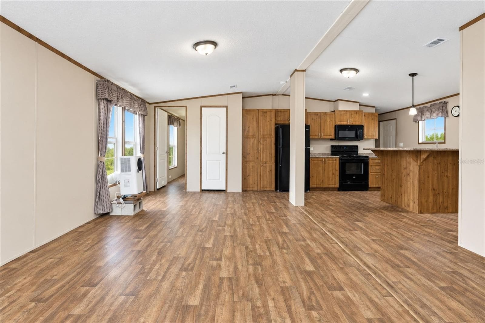 Living/dining area - 9066 PINEHAVEN WAY, ENGLEWOOD