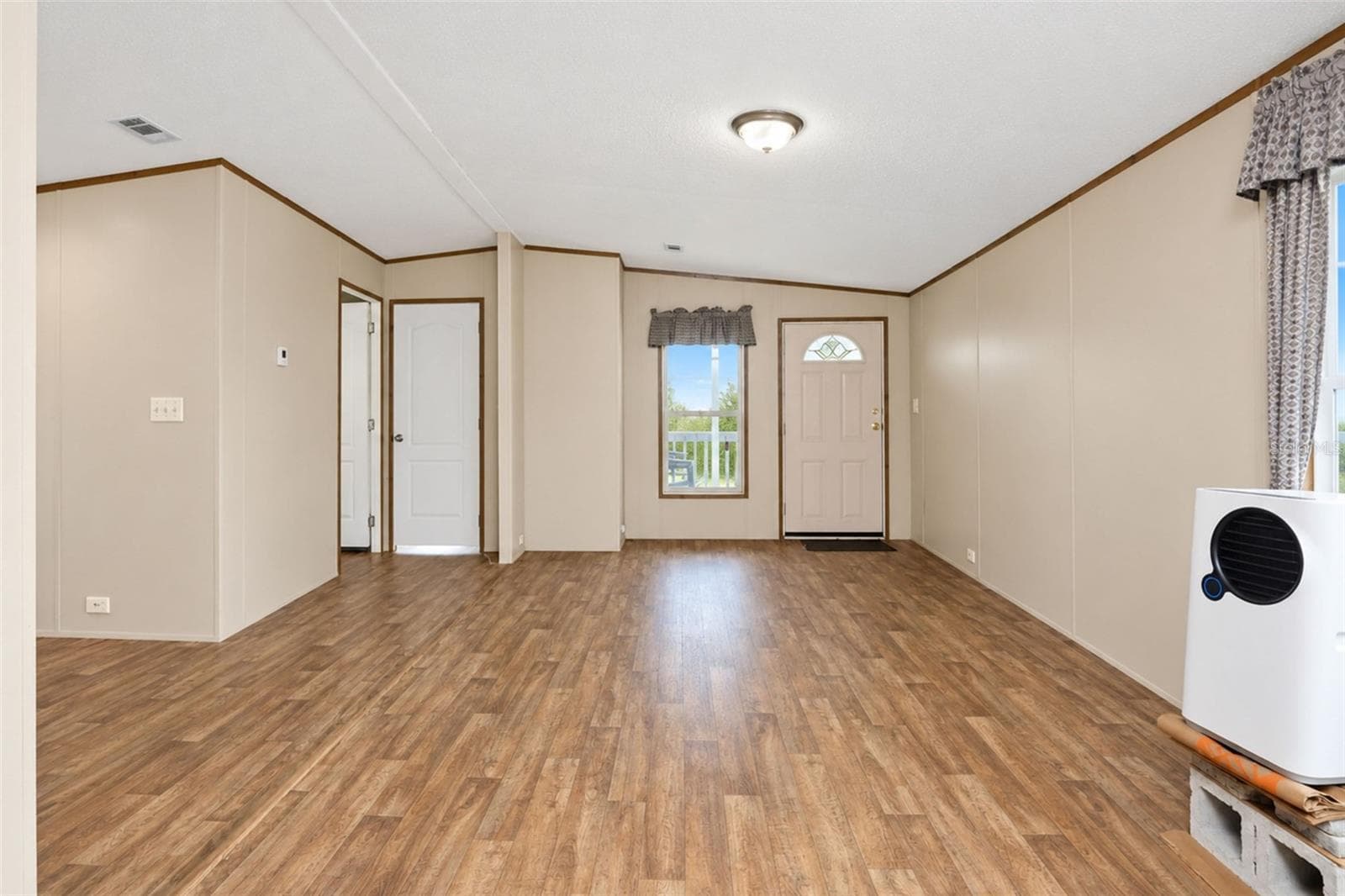 Living/dining area - 9066 PINEHAVEN WAY, ENGLEWOOD