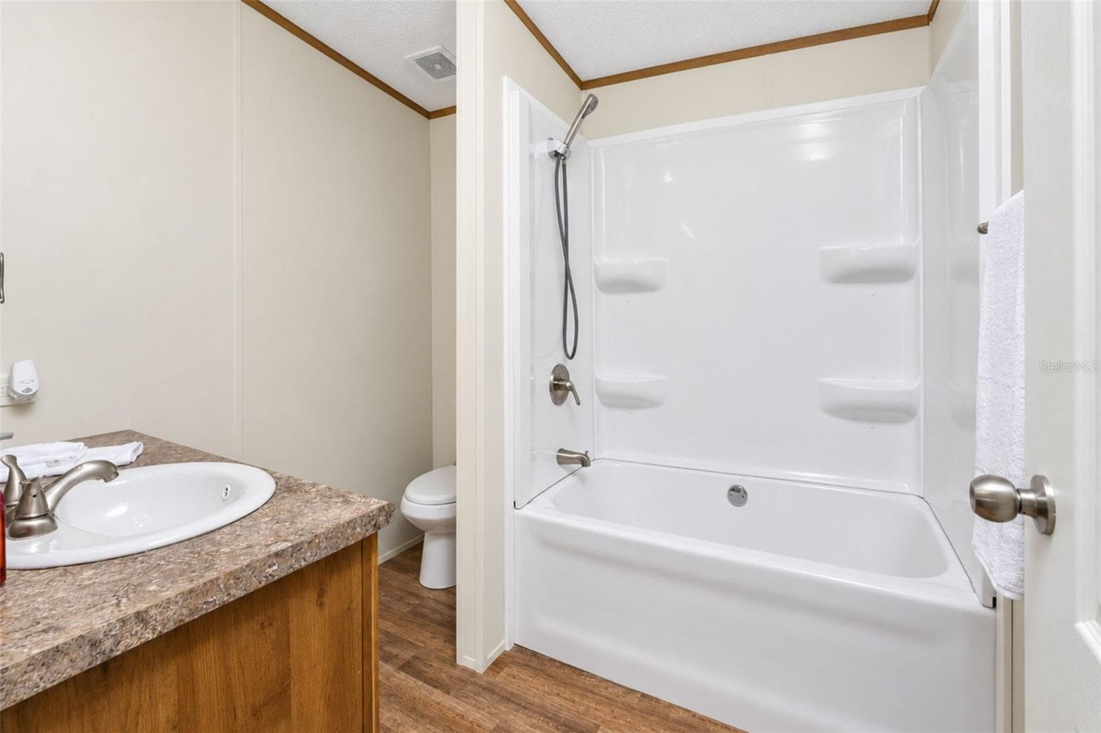 Guest bath - 9066 PINEHAVEN WAY, ENGLEWOOD