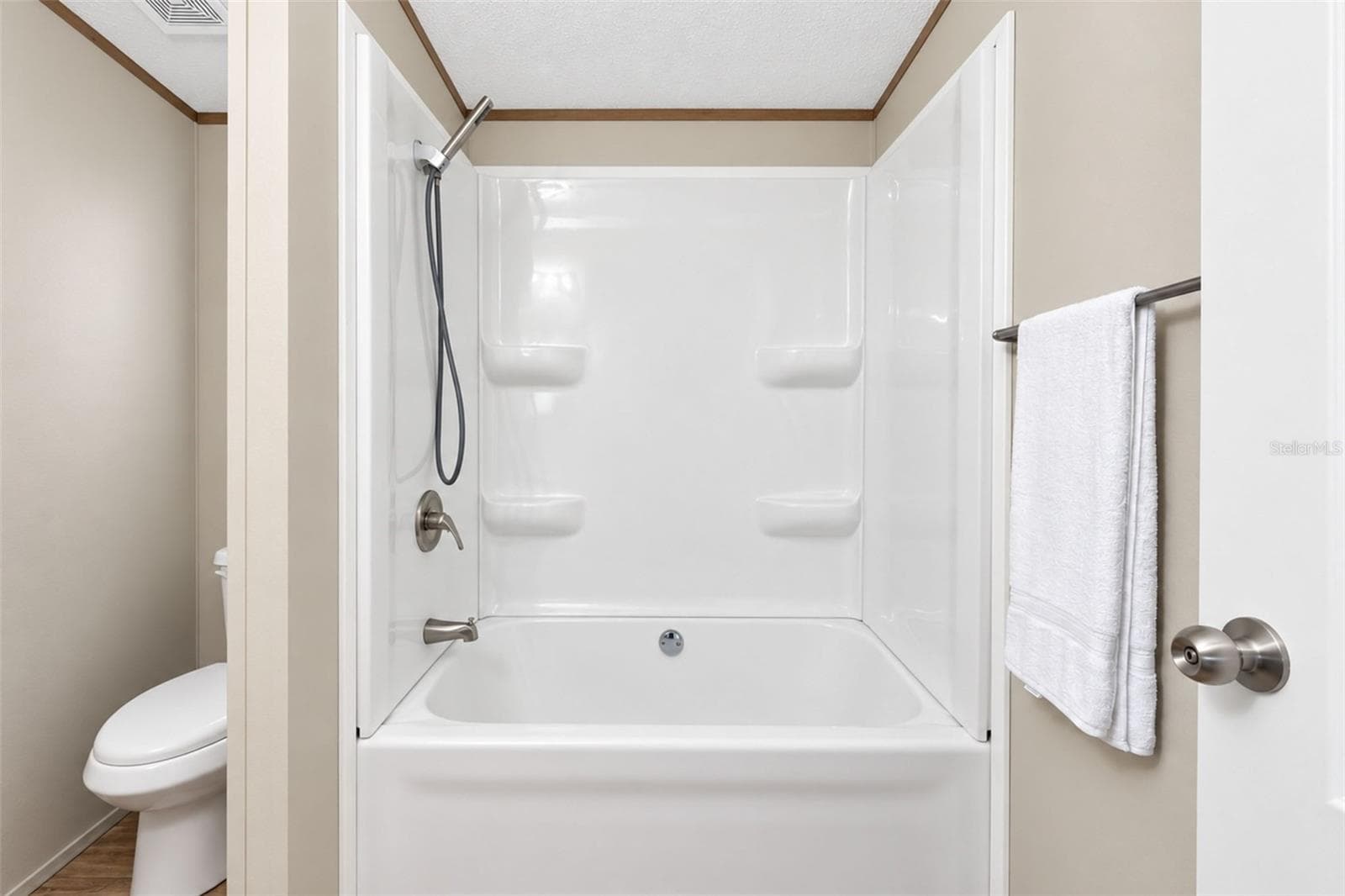 Guest bath features a combo tub/shower - 9066 PINEHAVEN WAY, ENGLEWOOD