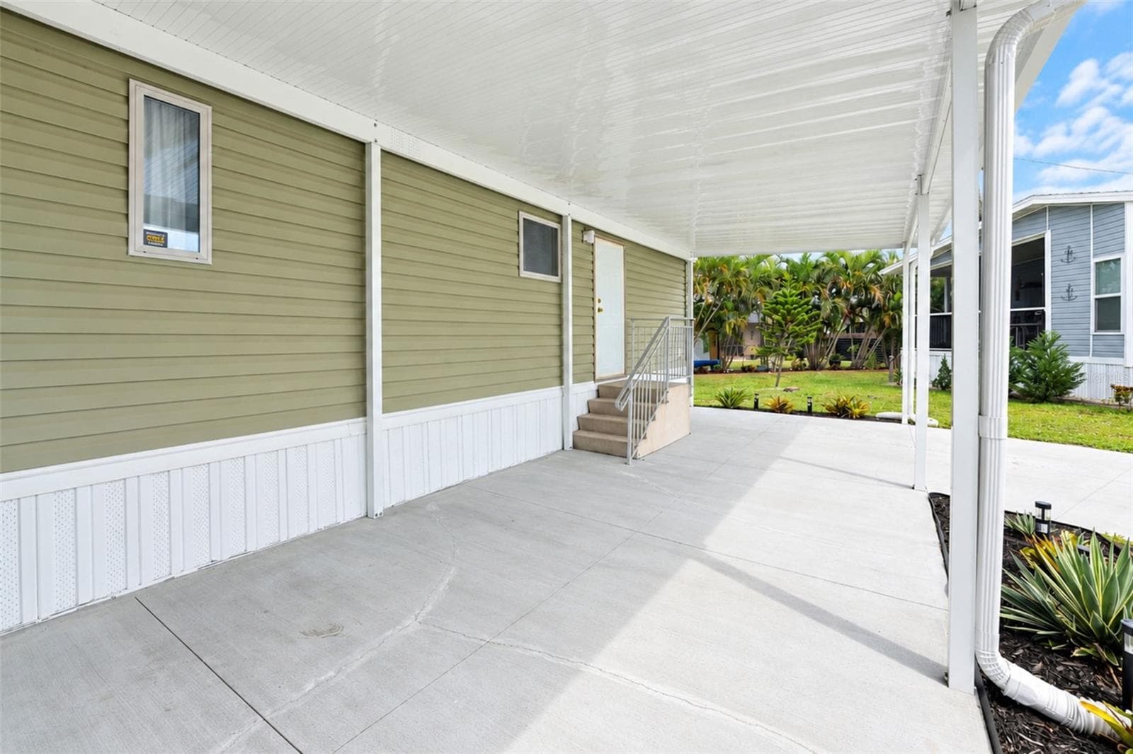 Large area under roof! - 9066 PINEHAVEN WAY, ENGLEWOOD