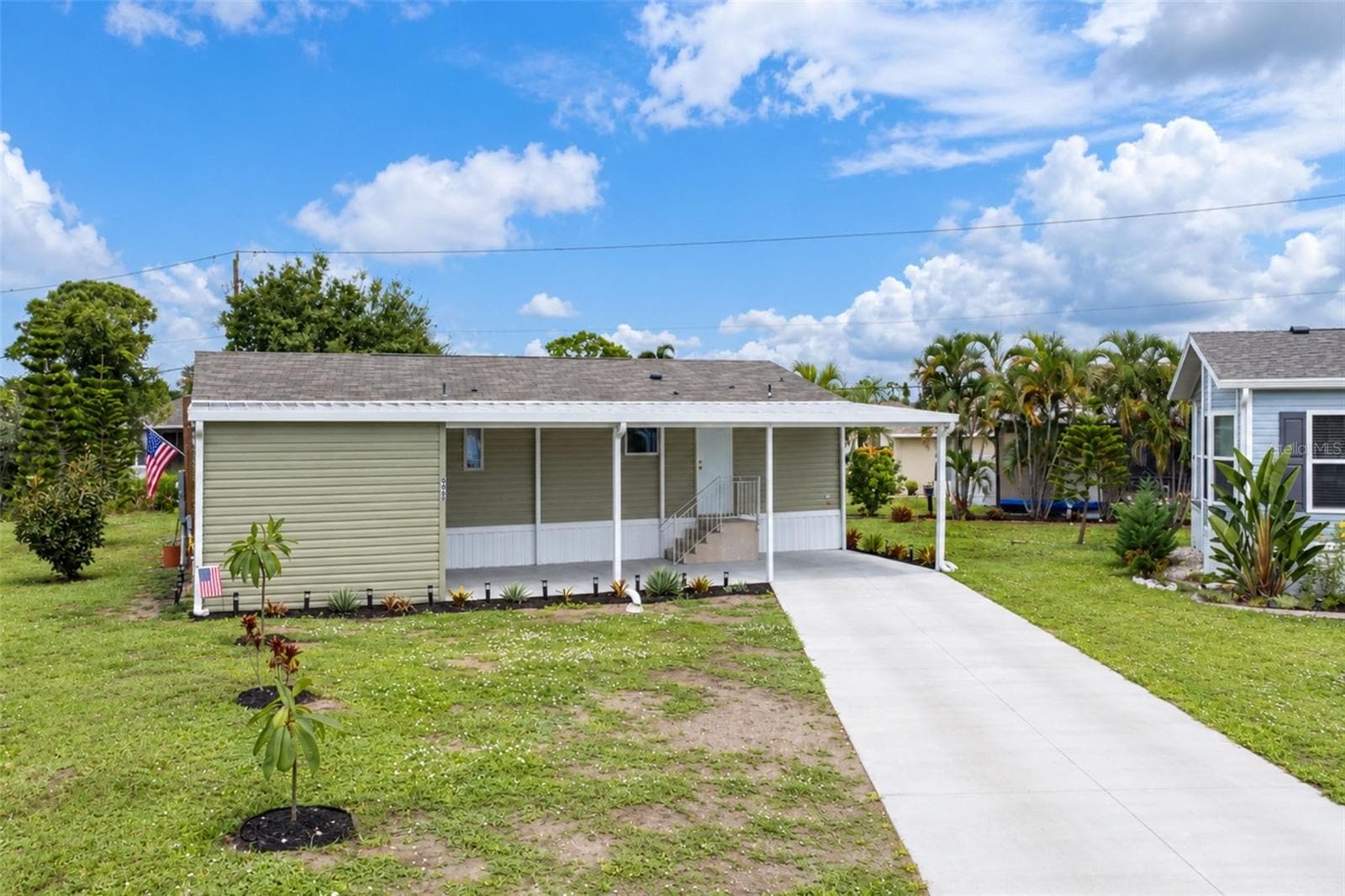 Front view - 9066 PINEHAVEN WAY, ENGLEWOOD