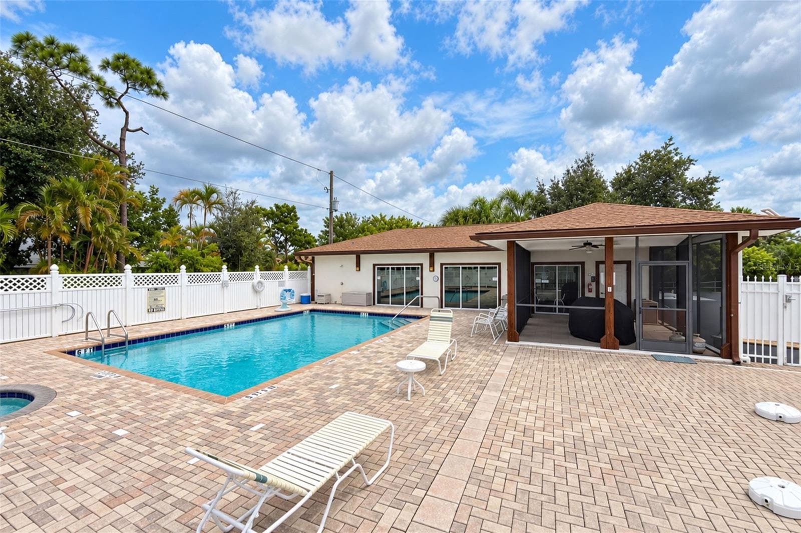 clubhouse and swimming pool - 9066 PINEHAVEN WAY, ENGLEWOOD