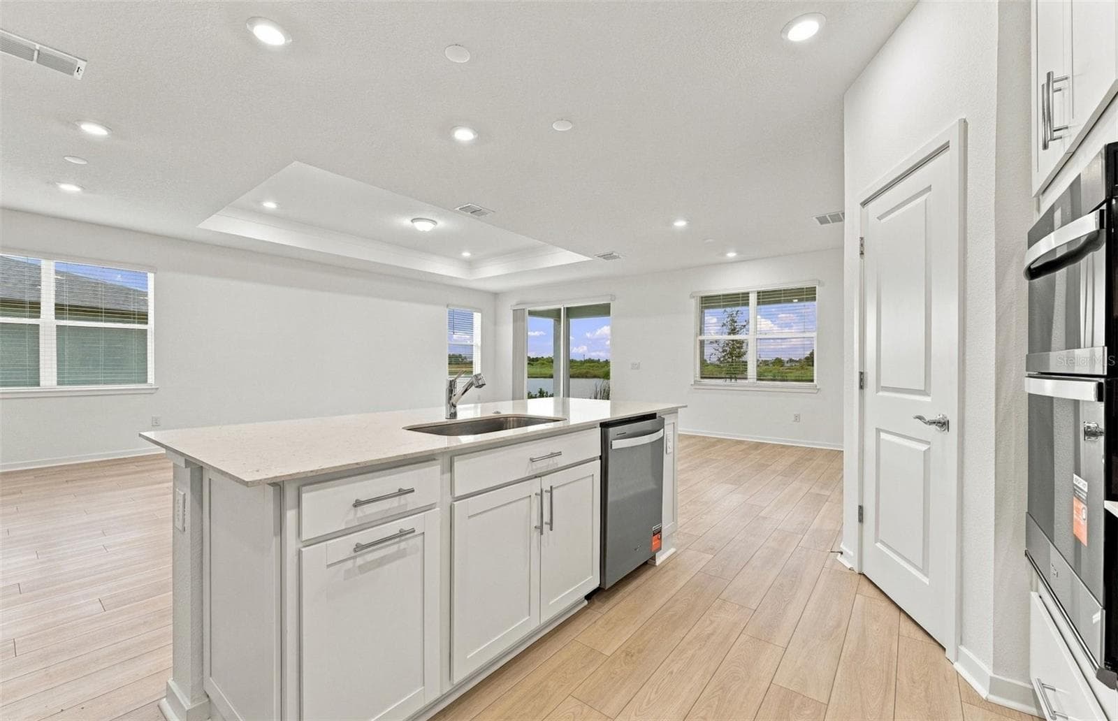 Center Island w/Sink - 10037 TRELLIS VINE WAY, PARRISH