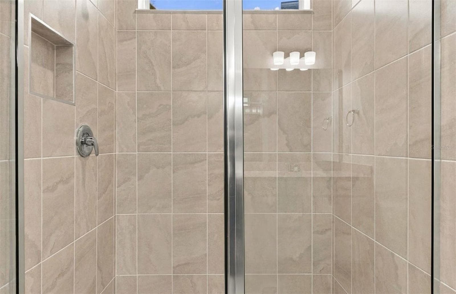Owner's Walk-in Shower - 10037 TRELLIS VINE WAY, PARRISH