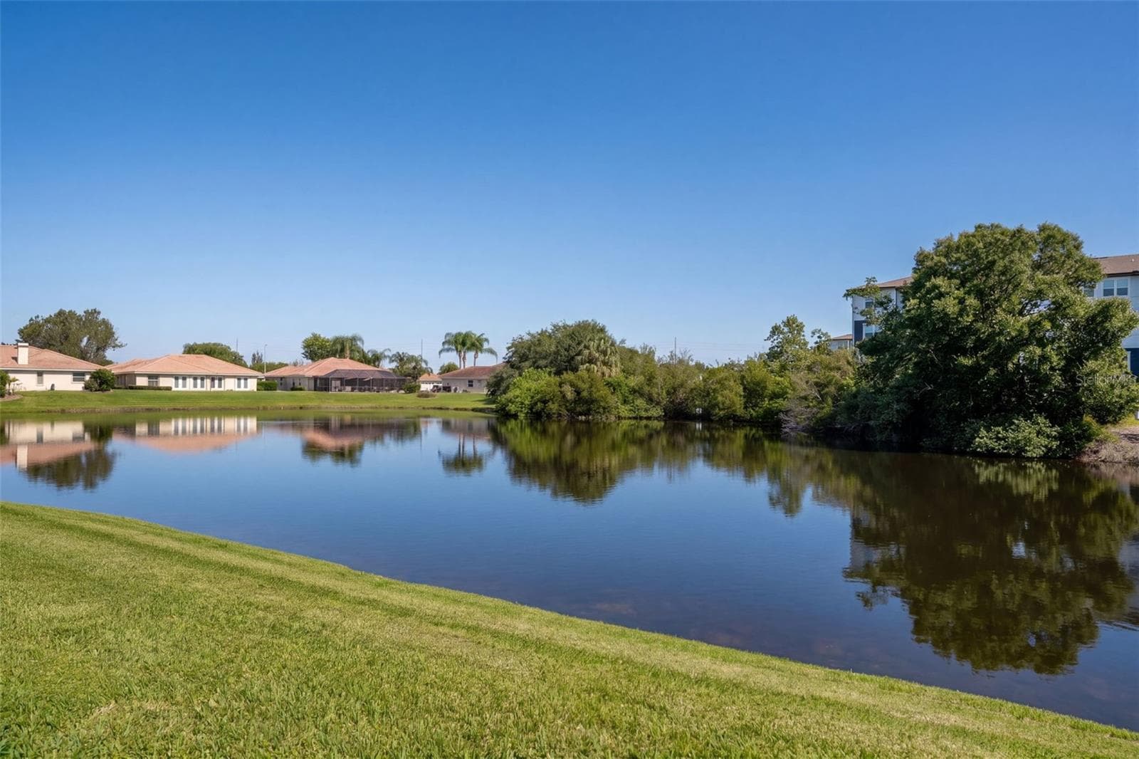 Condominium at 1711 GARDEN LAKE DR #1711, WINTER HAVEN, photo 38 of 44