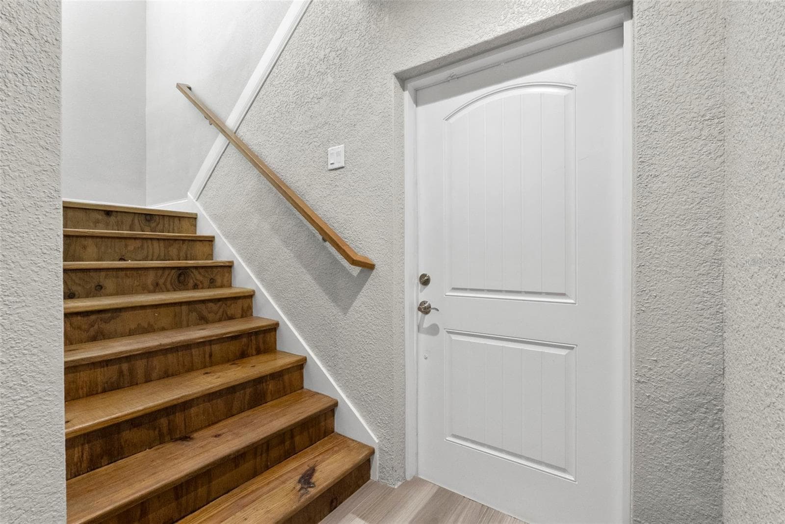 Single Family Residence at 1185 LITTLE CT, ENGLEWOOD, photo 6 of 74