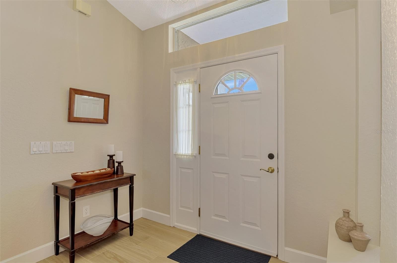 Single Family Residence at 426 BERMUDA ISLES CIR, VENICE, photo 5 of 97