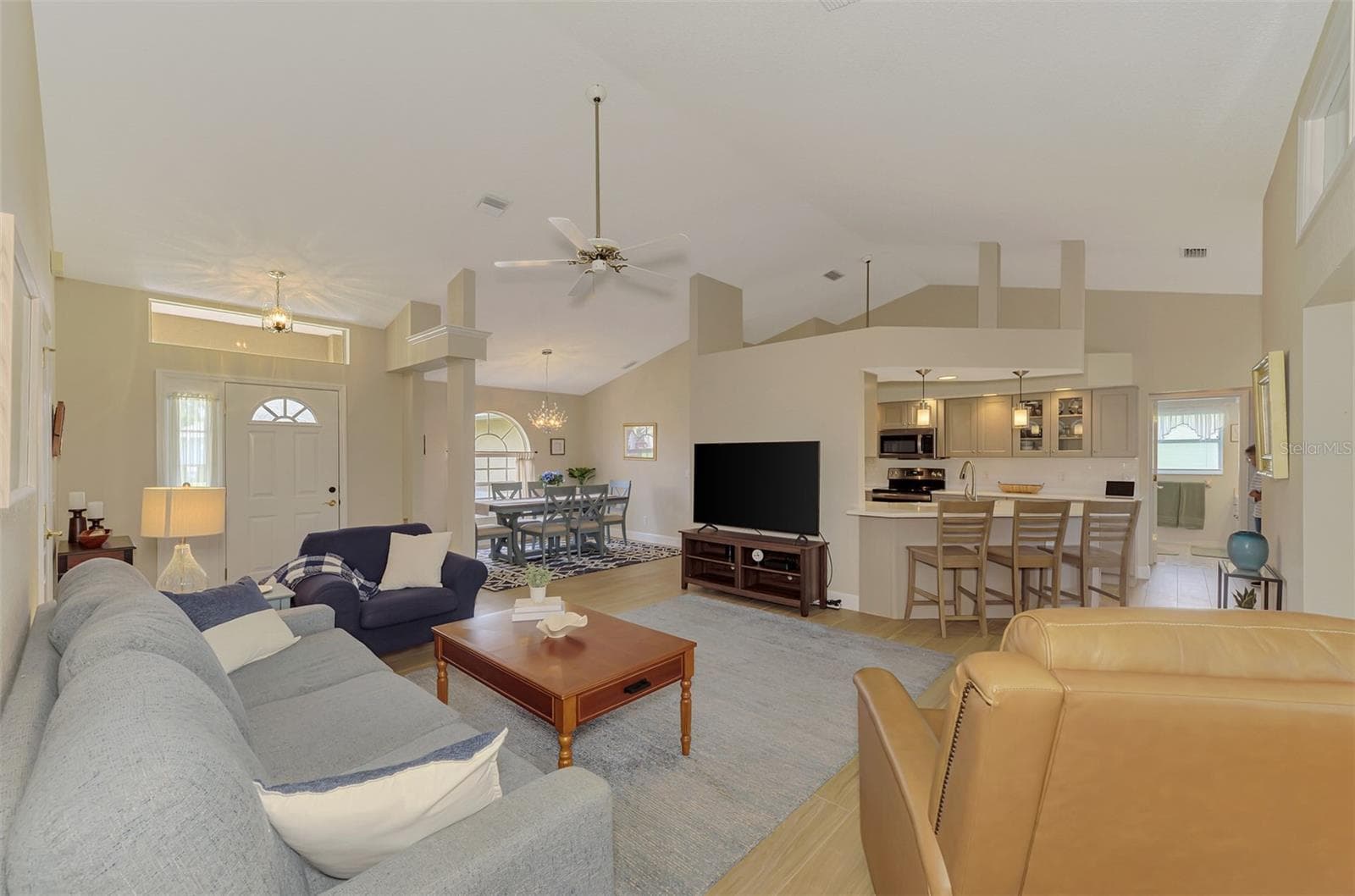 Single Family Residence at 426 BERMUDA ISLES CIR, VENICE, photo 10 of 97
