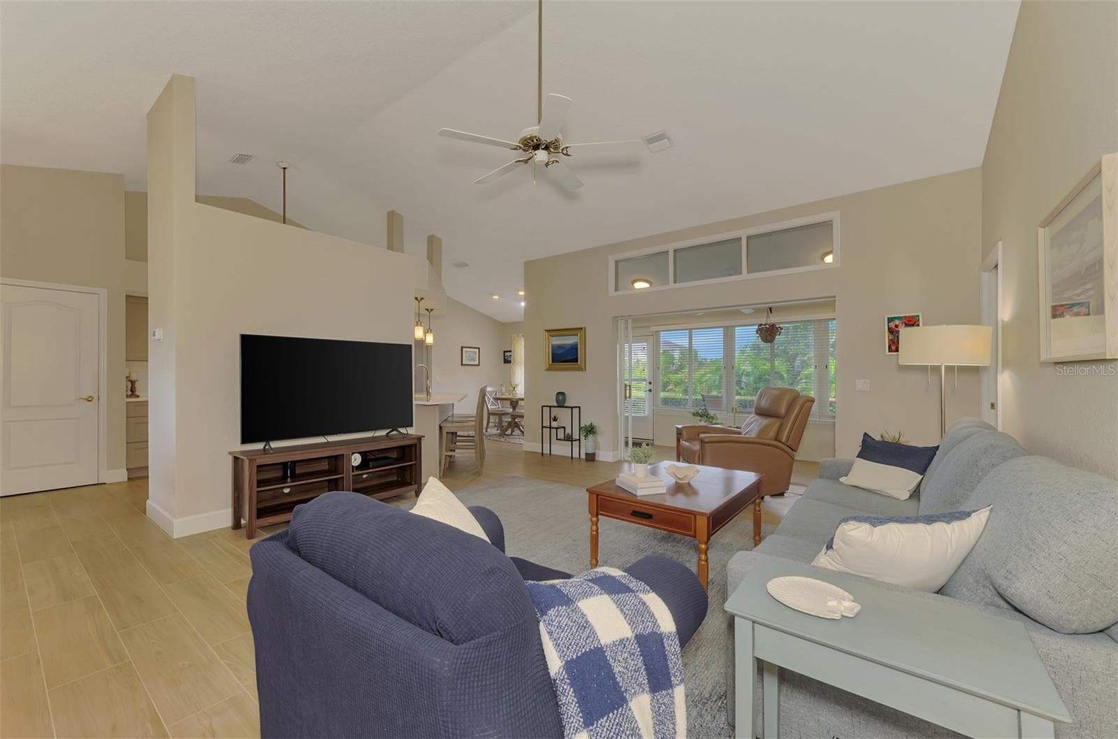 Single Family Residence at 426 BERMUDA ISLES CIR, VENICE, photo 14 of 97