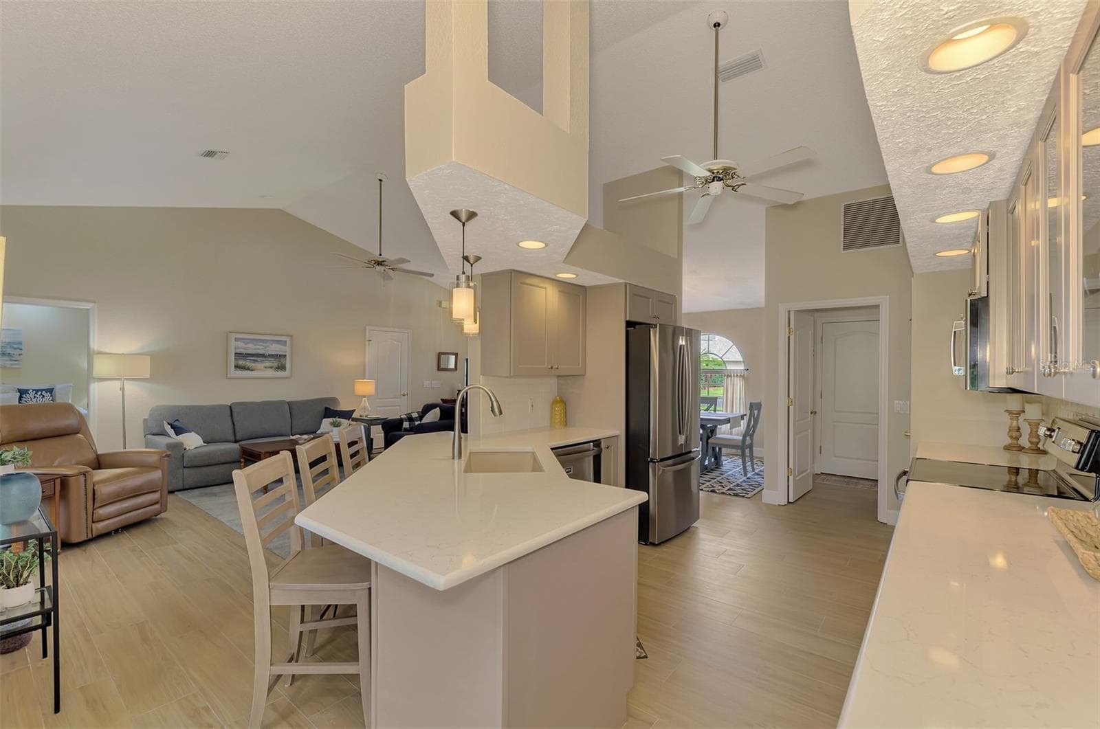 Single Family Residence at 426 BERMUDA ISLES CIR, VENICE, photo 15 of 97