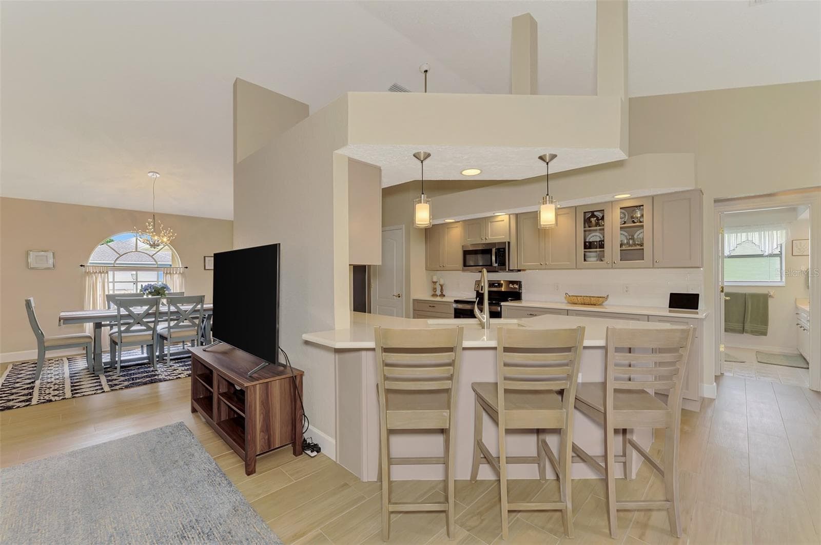 Single Family Residence at 426 BERMUDA ISLES CIR, VENICE, photo 17 of 97