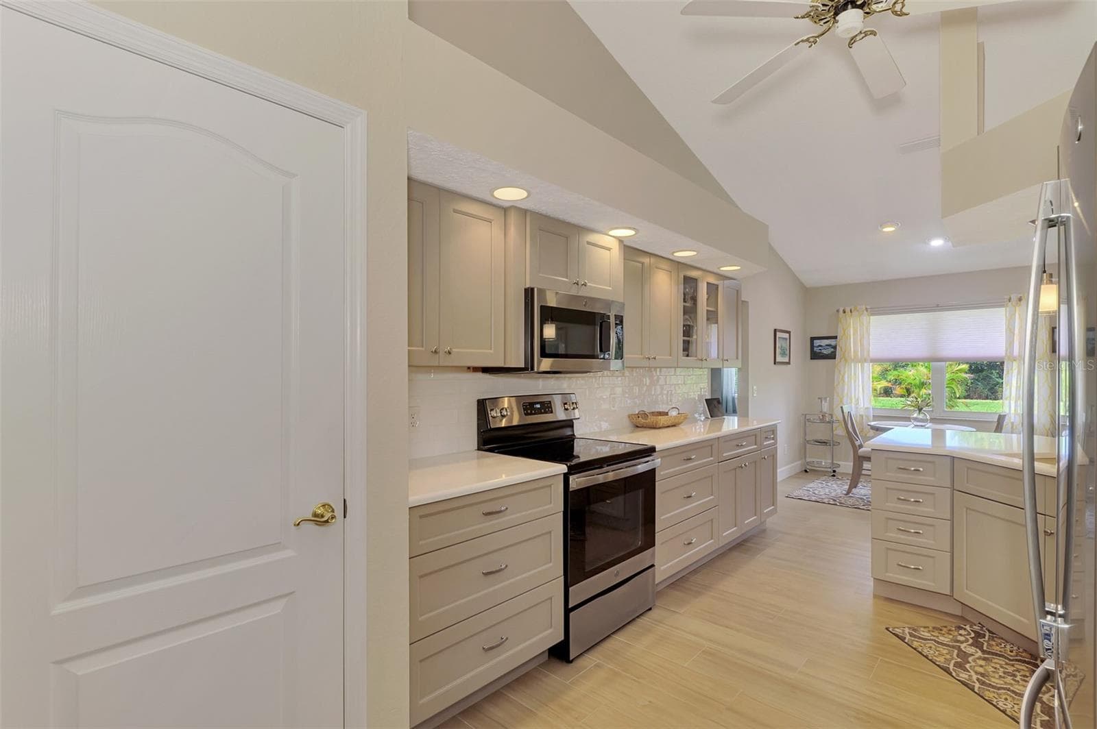 Single Family Residence at 426 BERMUDA ISLES CIR, VENICE, photo 24 of 97