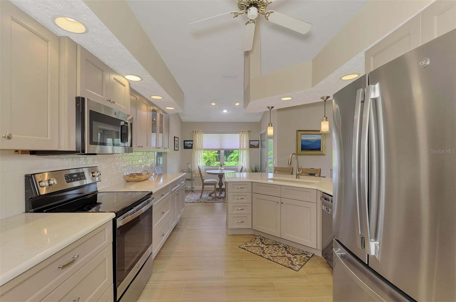 Single Family Residence at 426 BERMUDA ISLES CIR, VENICE, photo 25 of 97