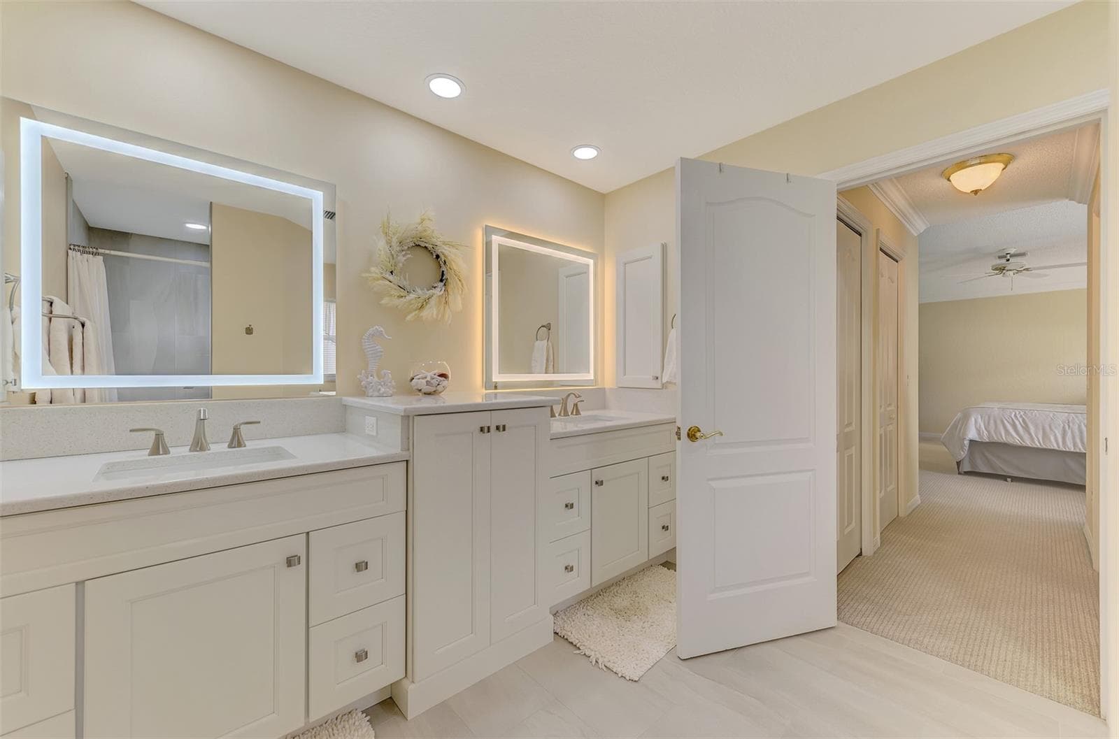 Single Family Residence at 426 BERMUDA ISLES CIR, VENICE, photo 39 of 97