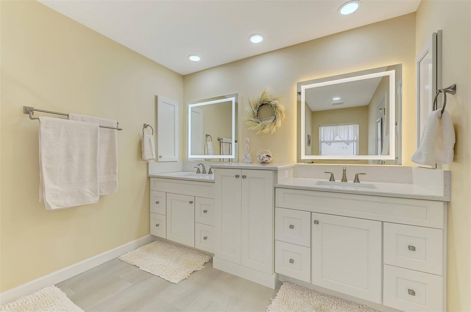 Single Family Residence at 426 BERMUDA ISLES CIR, VENICE, photo 42 of 97