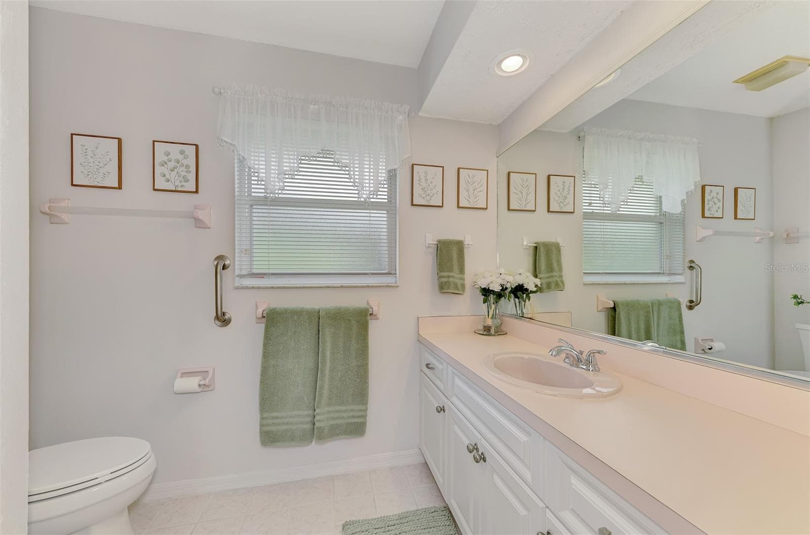 Single Family Residence at 426 BERMUDA ISLES CIR, VENICE, photo 48 of 97