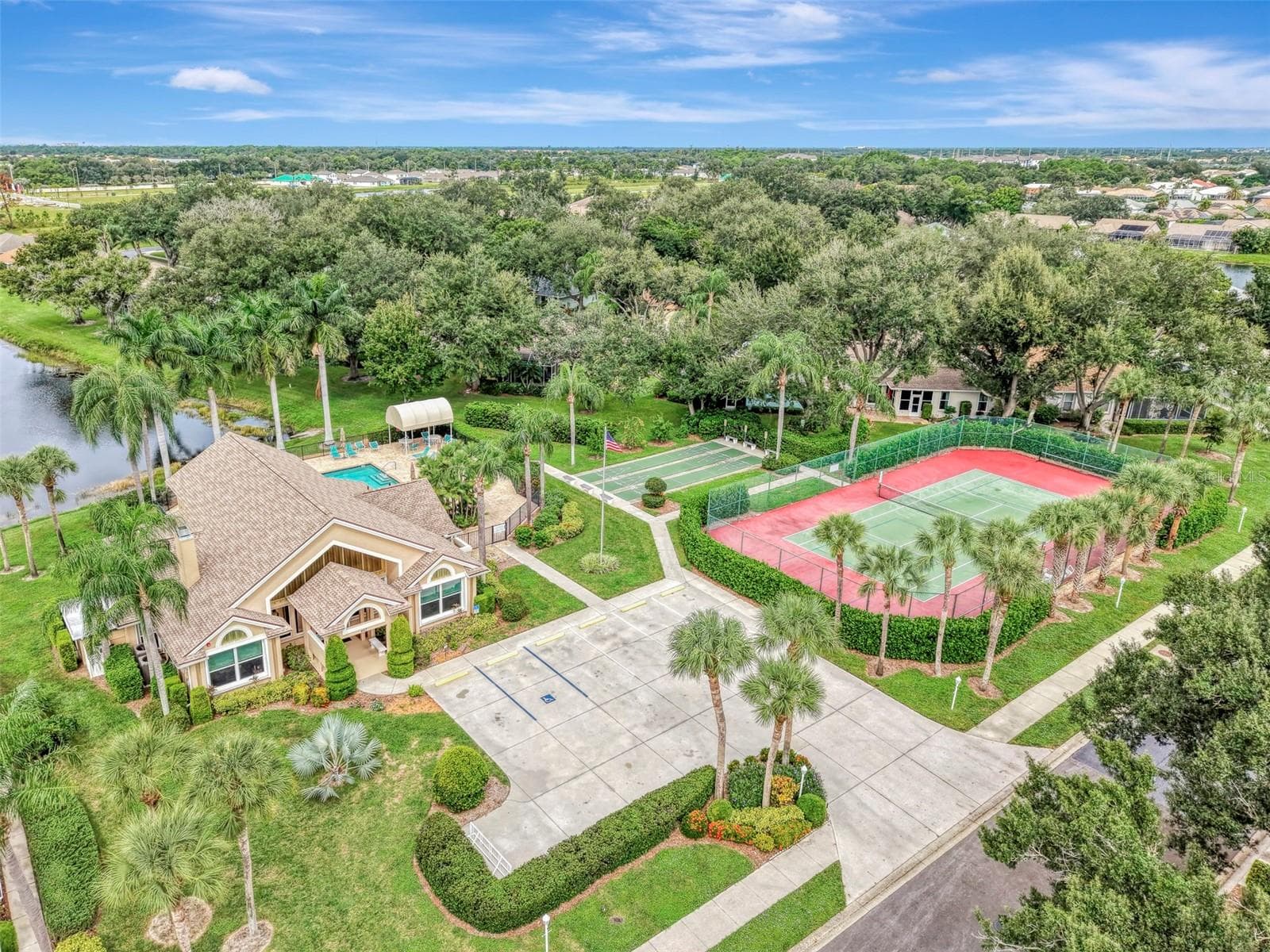 Single Family Residence at 426 BERMUDA ISLES CIR, VENICE, photo 70 of 97