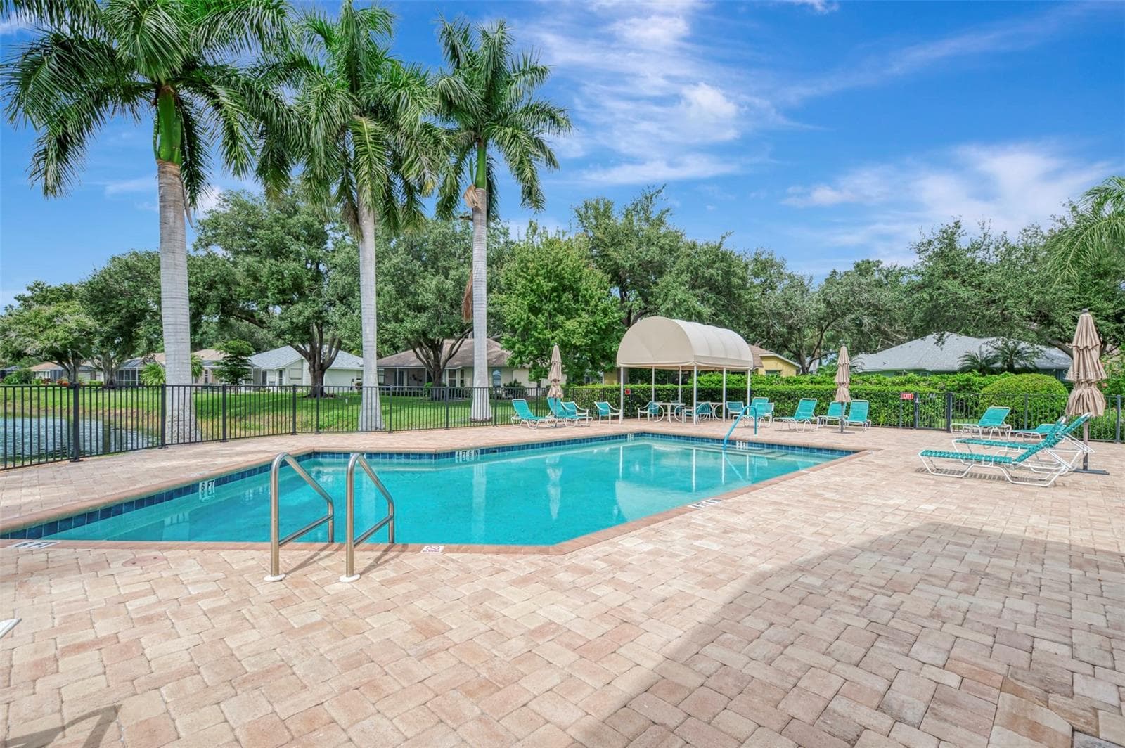 Single Family Residence at 426 BERMUDA ISLES CIR, VENICE, photo 72 of 97