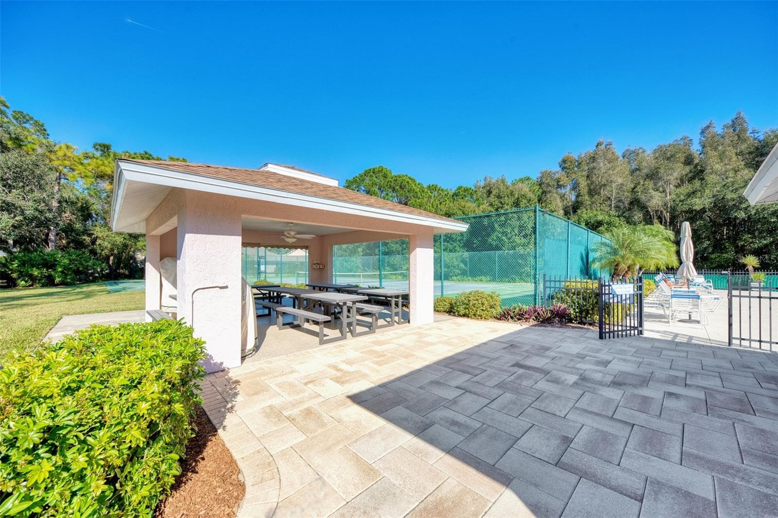 Single Family Residence at 426 BERMUDA ISLES CIR, VENICE, photo 83 of 97