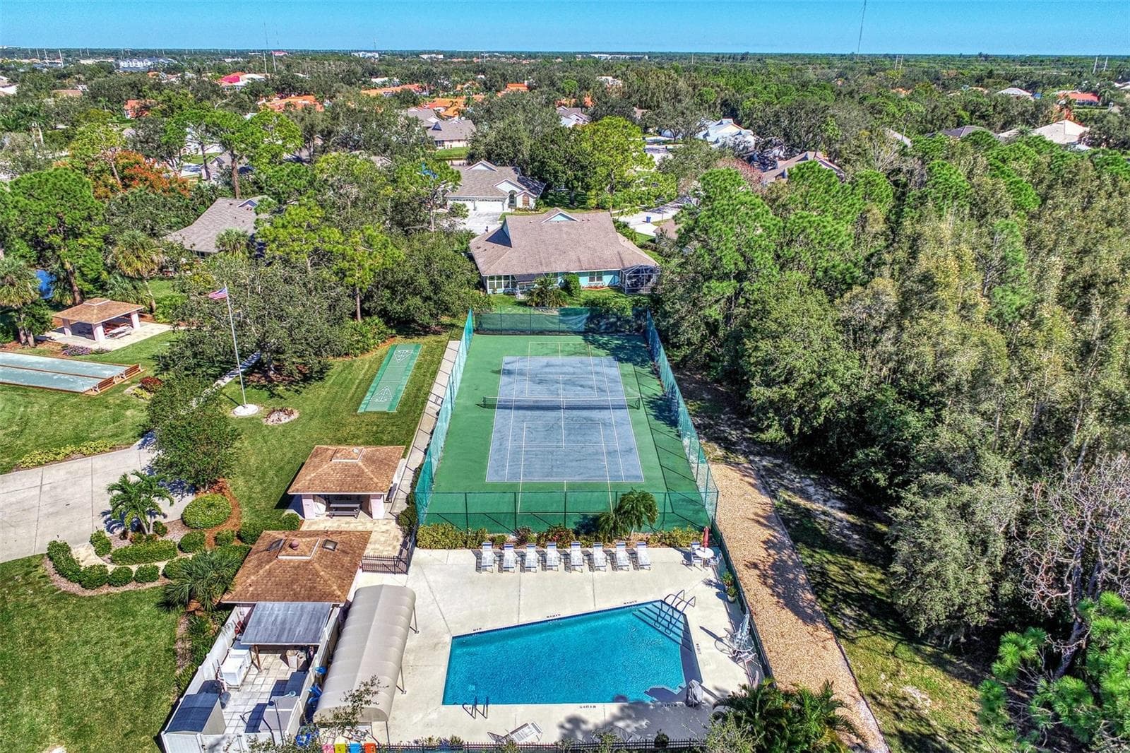 Single Family Residence at 426 BERMUDA ISLES CIR, VENICE, photo 85 of 97