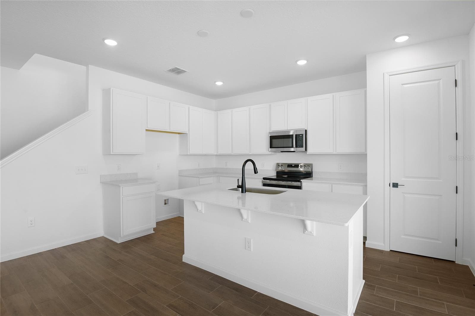 Single Family Residence at 172 FLAG LILLY LN, UMATILLA, photo 6 of 24