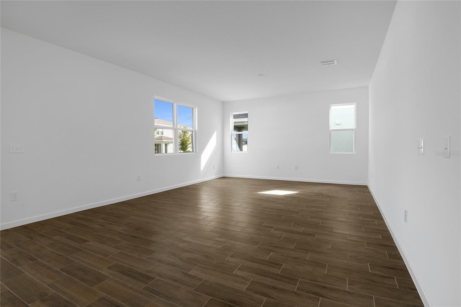 Single Family Residence at 172 FLAG LILLY LN, UMATILLA, photo 7 of 24