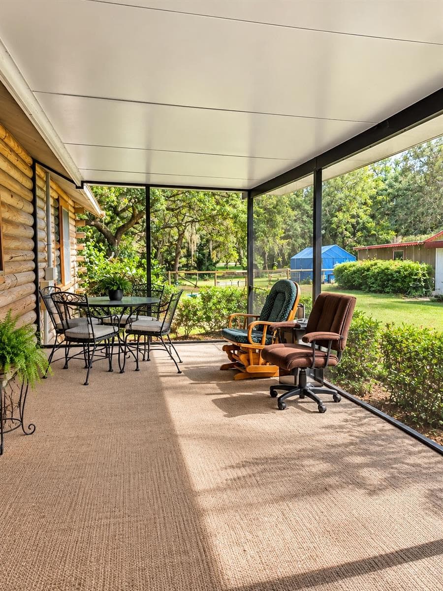 Main house screen porch - 5342 W ROMEO LN, DUNNELLON