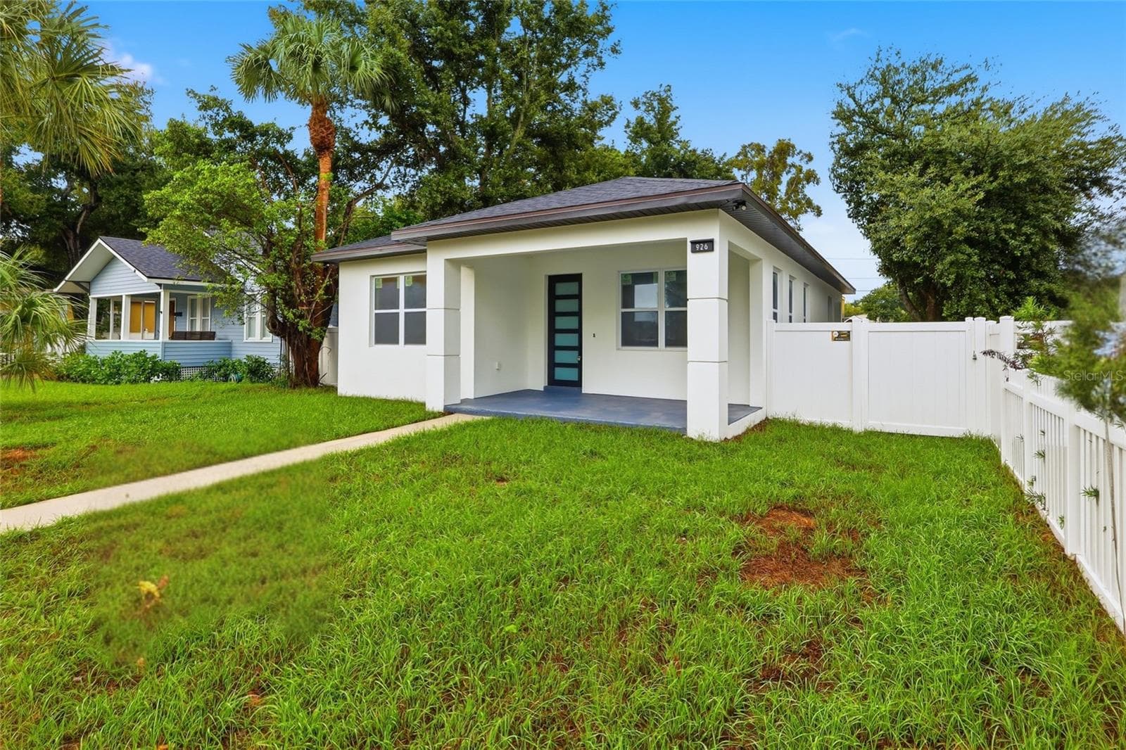 Single Family Residence at 926 11TH AVE S, ST PETERSBURG, photo 2 of 41