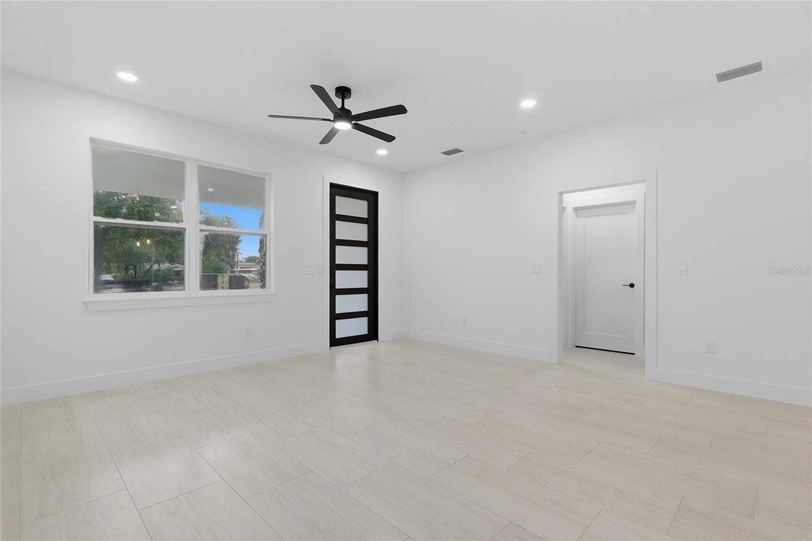 Single Family Residence at 926 11TH AVE S, ST PETERSBURG, photo 7 of 41
