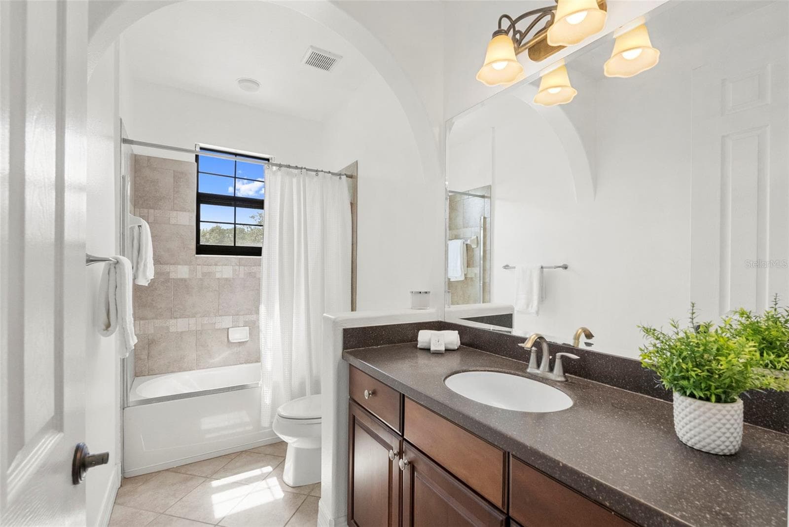Full Bathroom Two - 8264 DUNHAM STATION DR, TAMPA