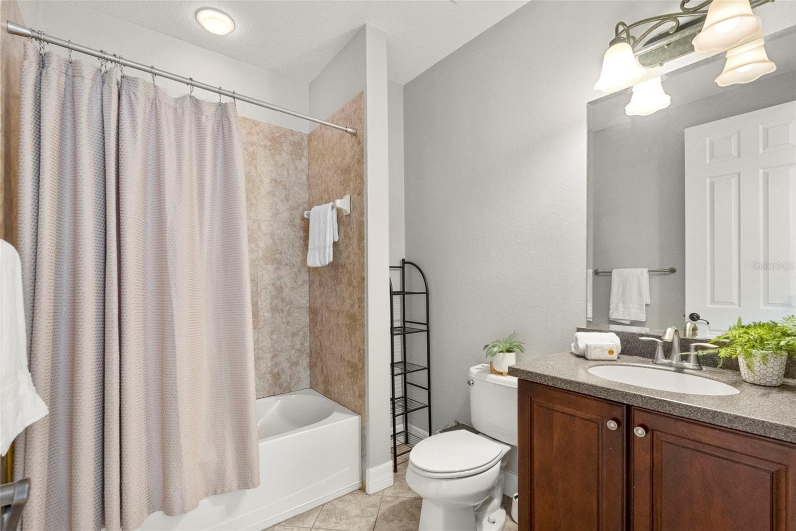 Bedroom Four En-Suite Bathroom (Full Bathroom Three) - 8264 DUNHAM STATION DR, TAMPA