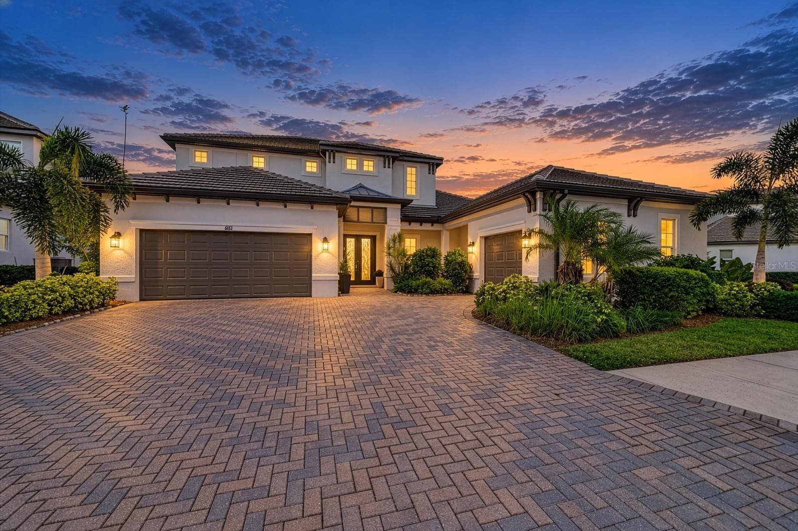 6185 LUNGO LAGO DR