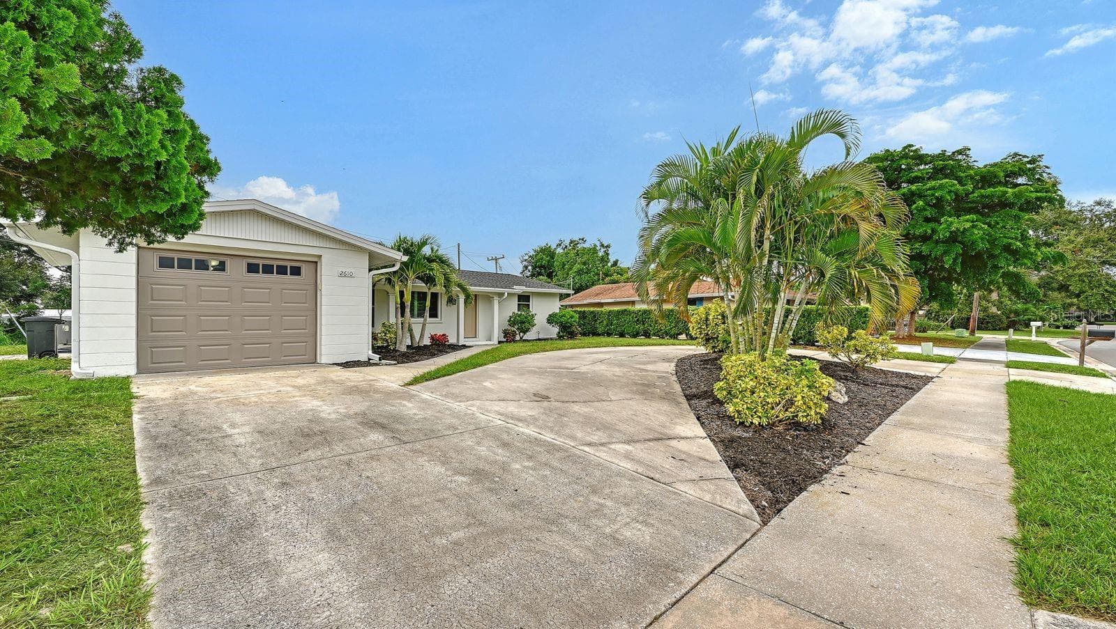 1 Car Garage - 2610 REGATTA DR, SARASOTA