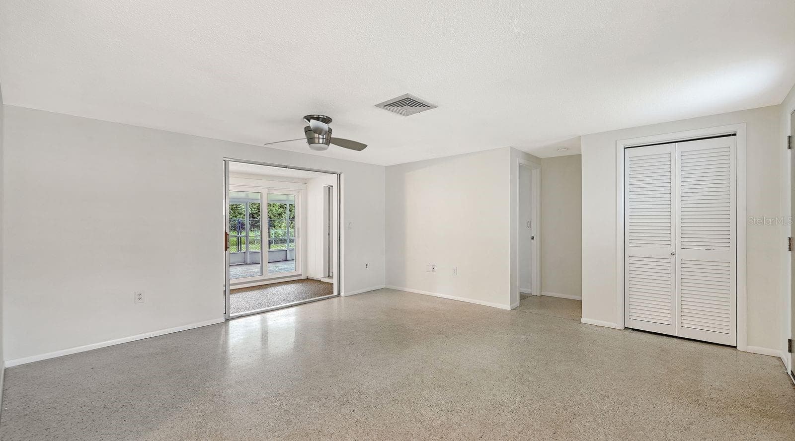 Living and Florida Rooms - 2610 REGATTA DR, SARASOTA