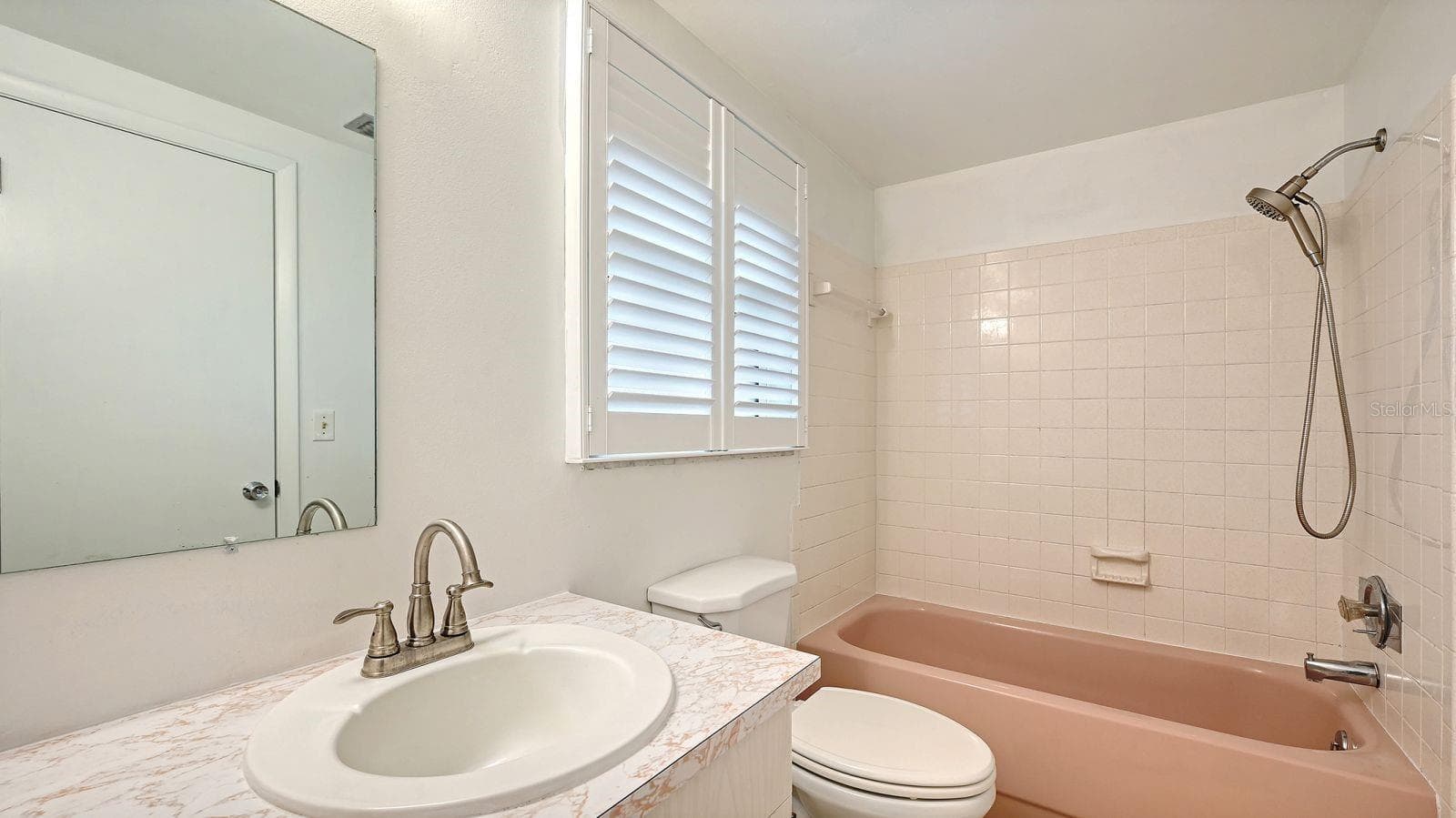 Primary Bathroom with a Tub/Shower Combo. - 2610 REGATTA DR, SARASOTA