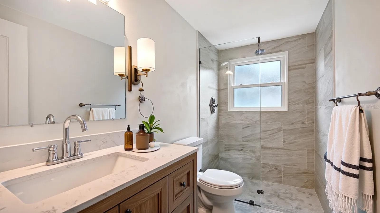 Staged Guest Bathroom - 2610 REGATTA DR, SARASOTA