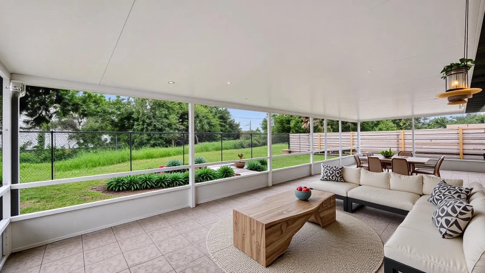 Staged Screened Lanai - 2610 REGATTA DR, SARASOTA
