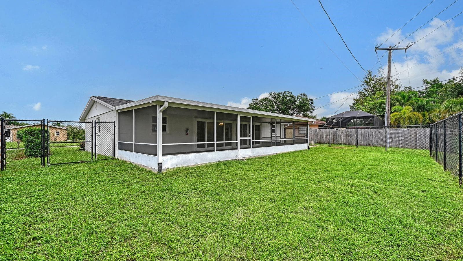 Chainlink Fenced Backyard - 2610 REGATTA DR, SARASOTA