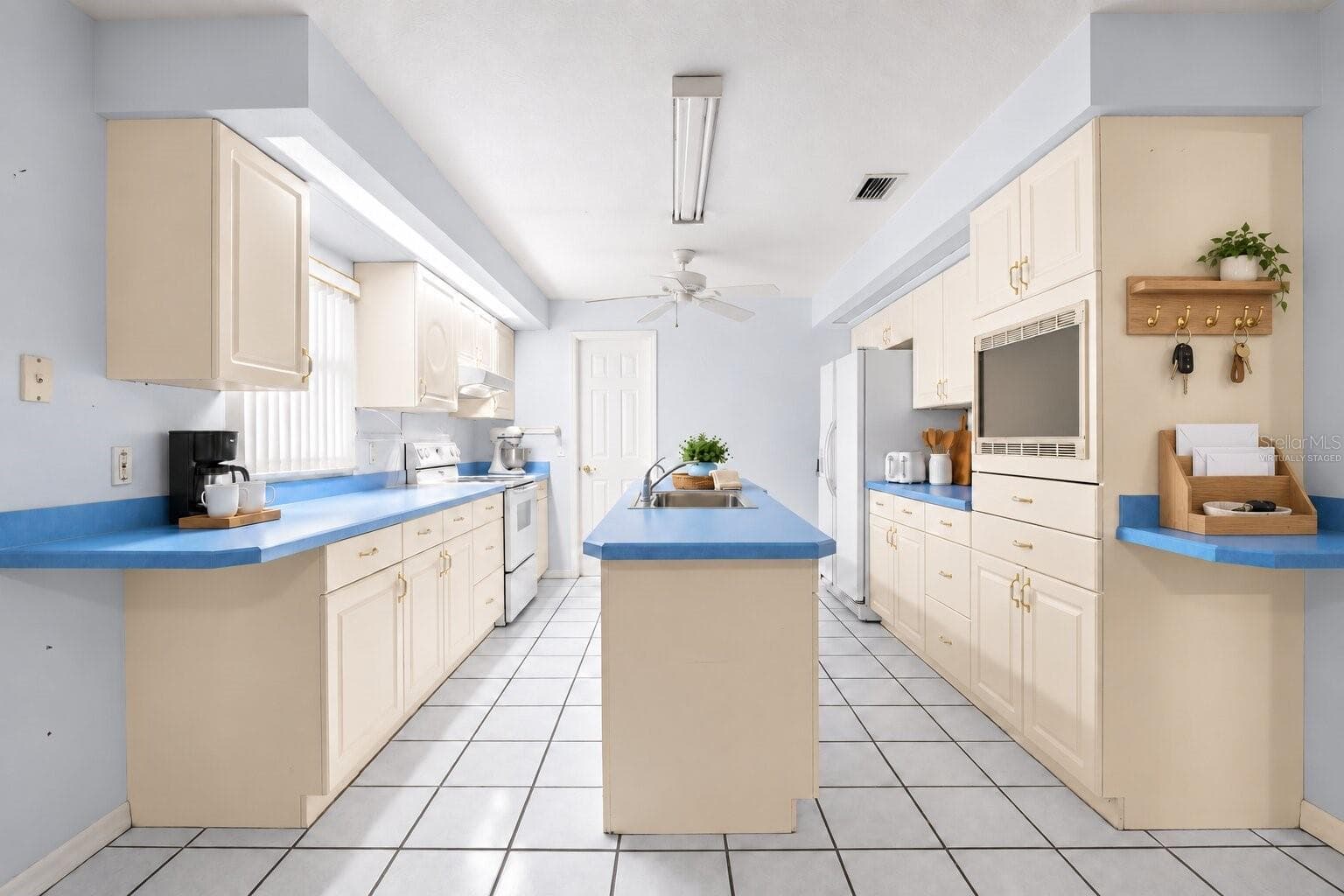 Virtually Staged - Kitchen - 1000 EDMUND AVE, DUNDEE