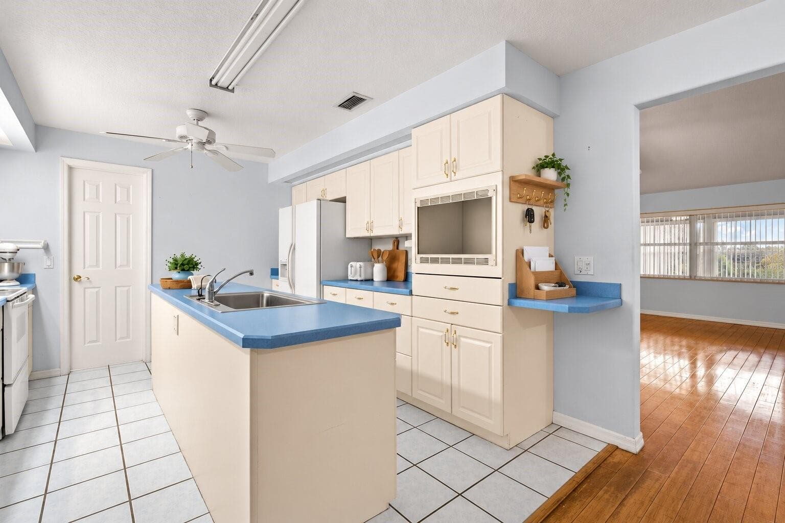 Virtually Staged - Kitchen - 1000 EDMUND AVE, DUNDEE