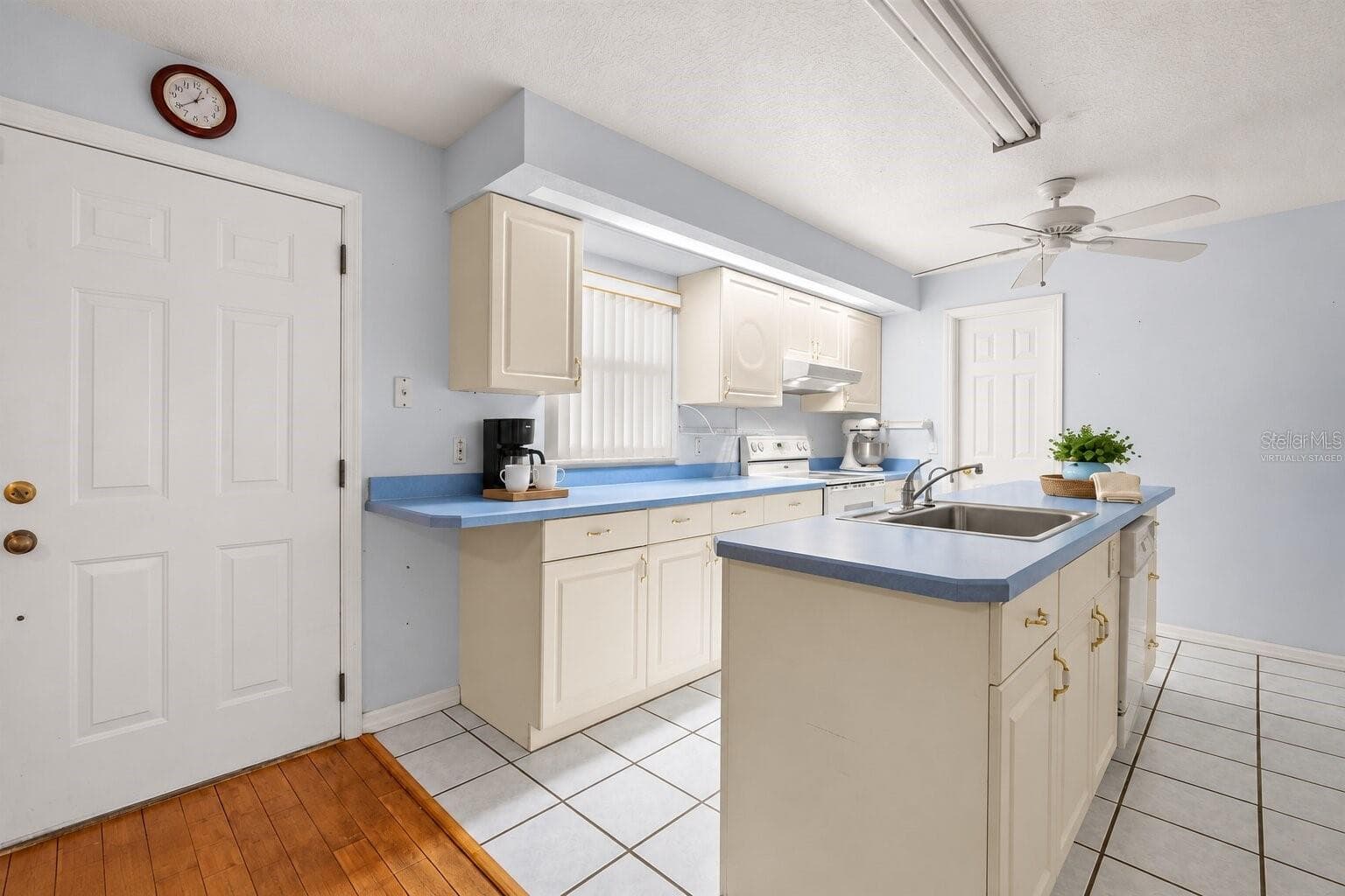 Virtually Staged - Kitchen - 1000 EDMUND AVE, DUNDEE