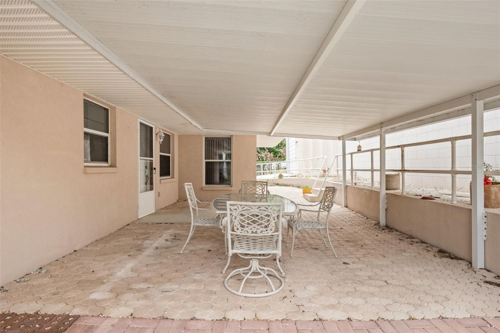 Covered Rear Patio - 1000 EDMUND AVE, DUNDEE