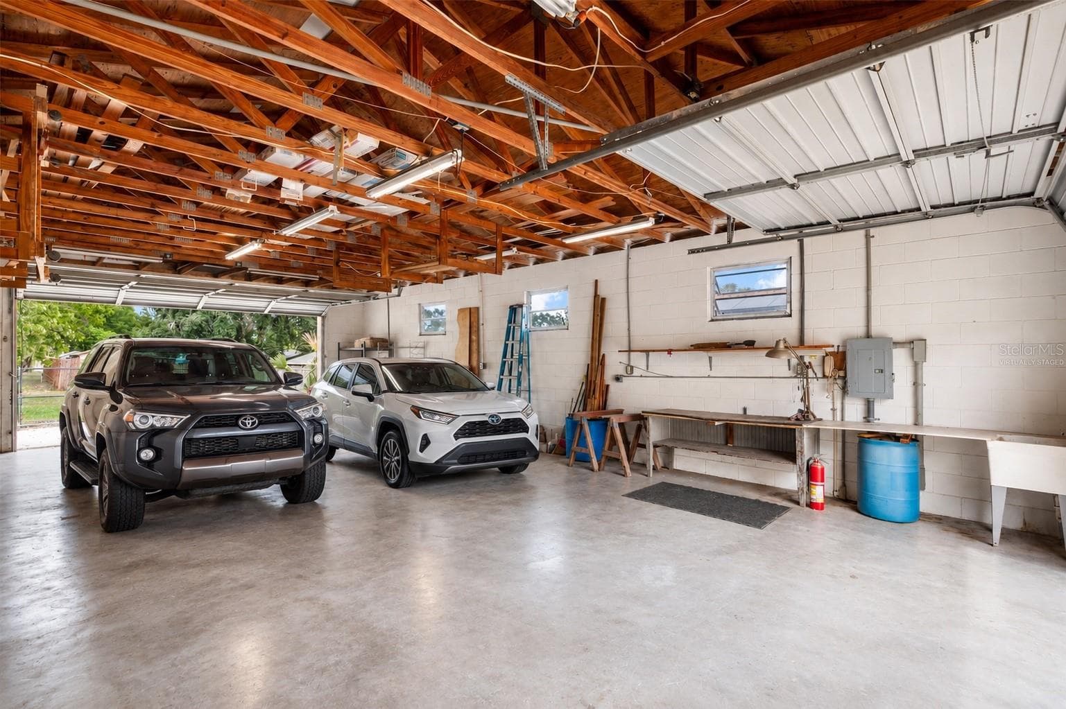 Virtually Staged - Detached Garage. - 1000 EDMUND AVE, DUNDEE