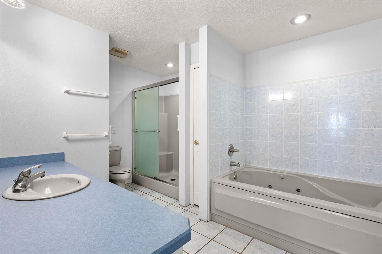 En-Suite Primary Bathroom - 1000 EDMUND AVE, DUNDEE